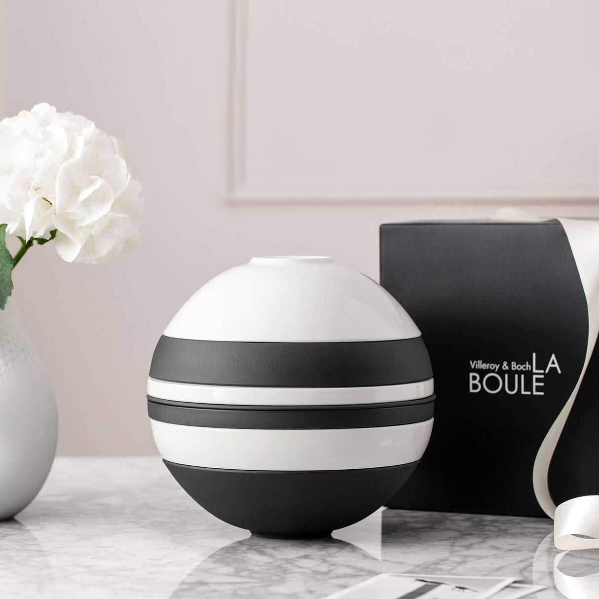 VILLEROY & BOCH Iconic La Boule Table Service Porcelain Plates Black White