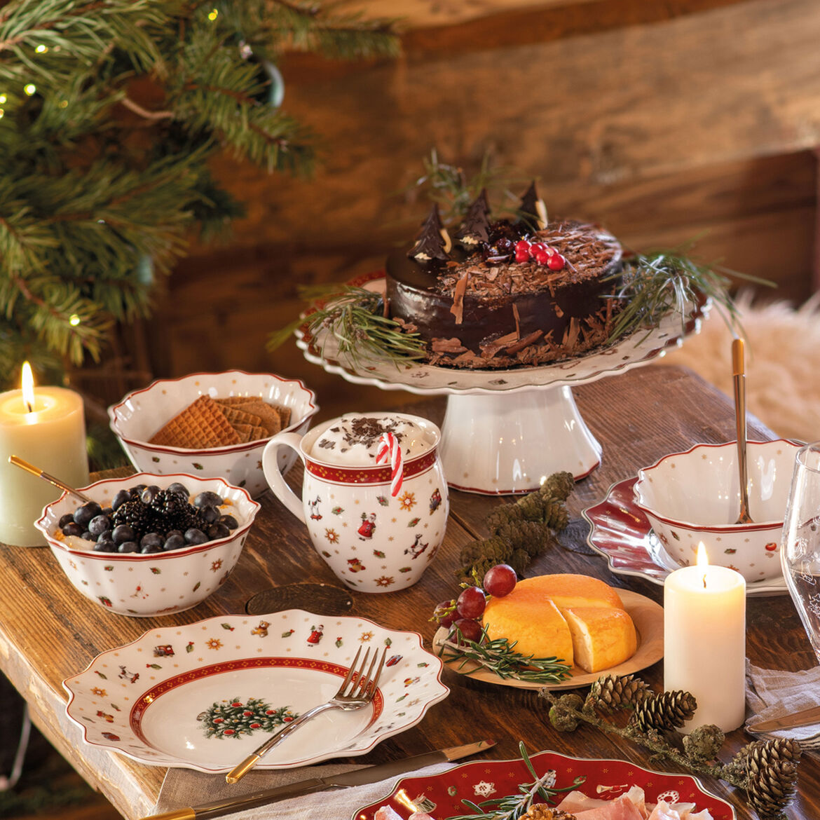 VILLEROY & BOCH Toy's Delight Piatto Torta Panettone con Piede Alzata 28cm Porcellana Tavola Natalizia