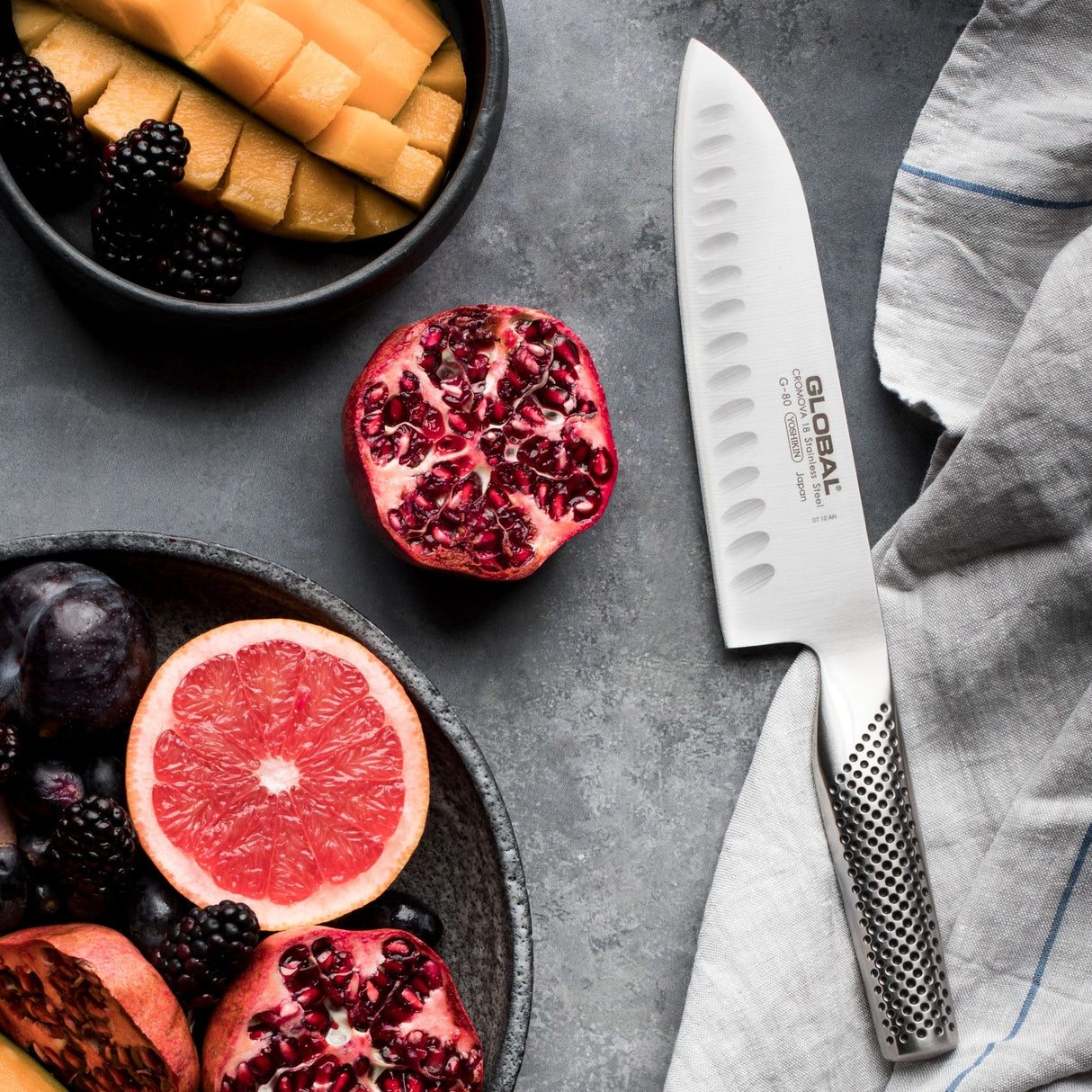 GLOBAL Coltello Santoku Lama con Alveoli 18cm in Acciaio Inox Cromova 18 G-80