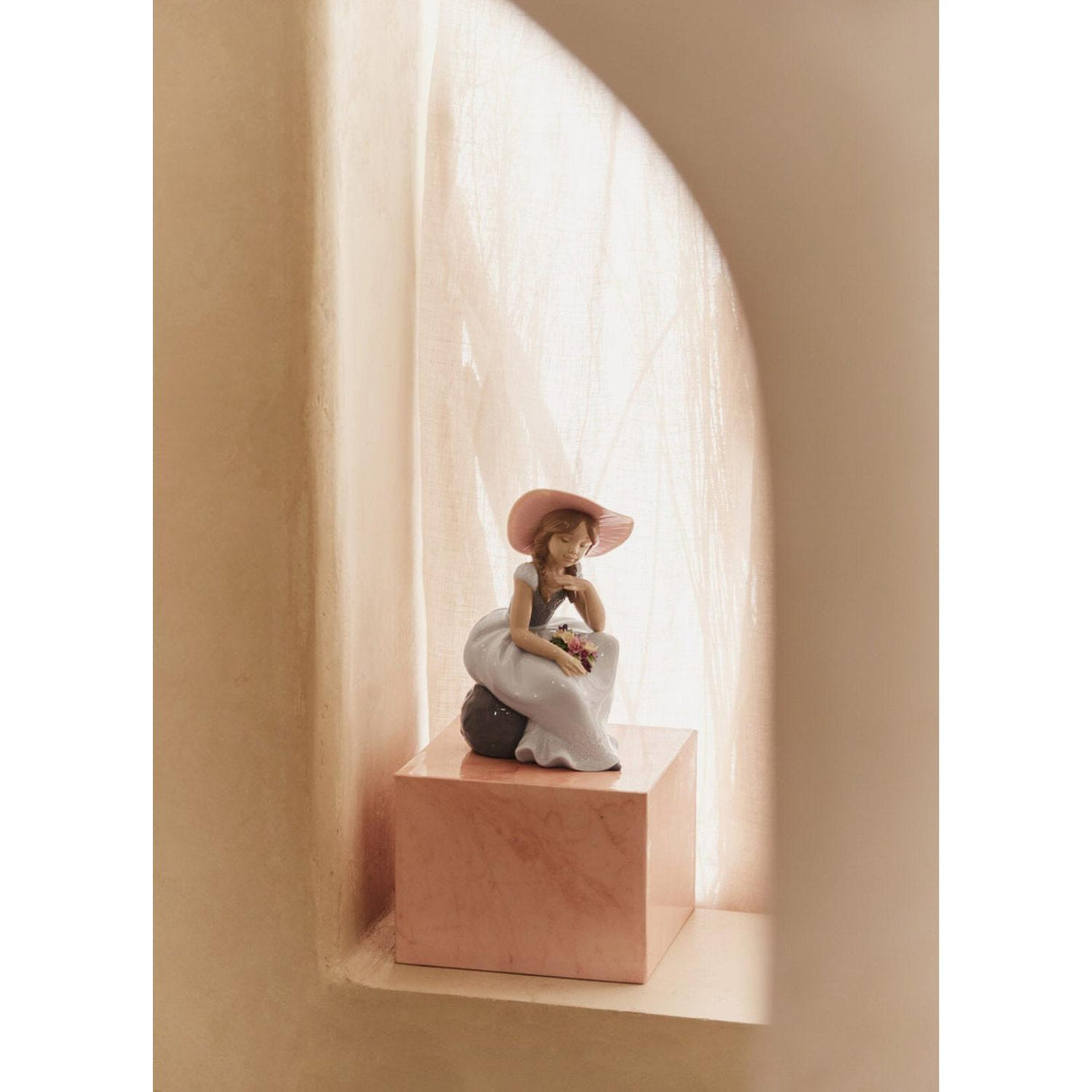 LLADRO' Scultura Bimba E' Arrivata la Primavera 23x11cm Porcellana