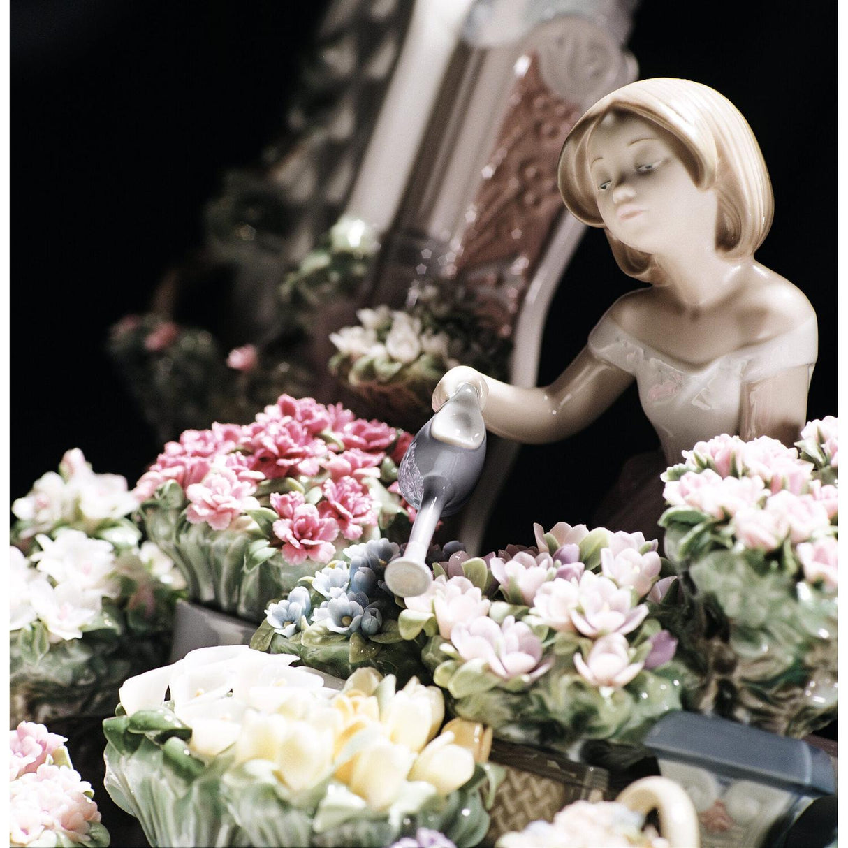 LLADRO' Scultura Donna Fiorire Romantico 30x32cm Porcellana