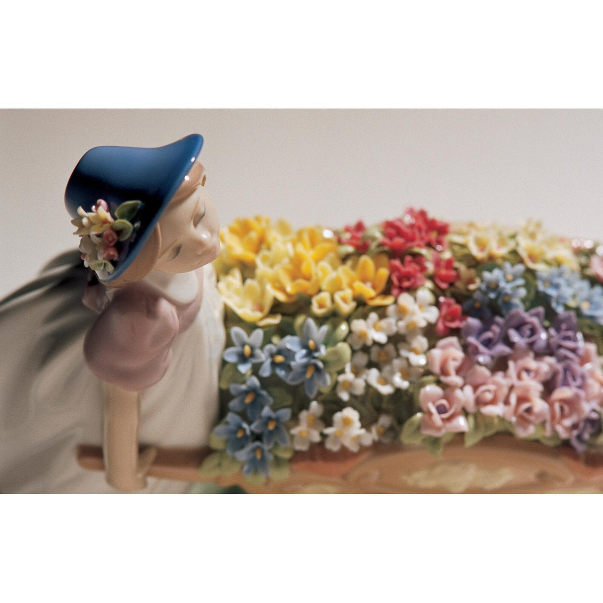LLADRO' Figurina Bimba Carriola di Fiori 23x23cm Porcellana