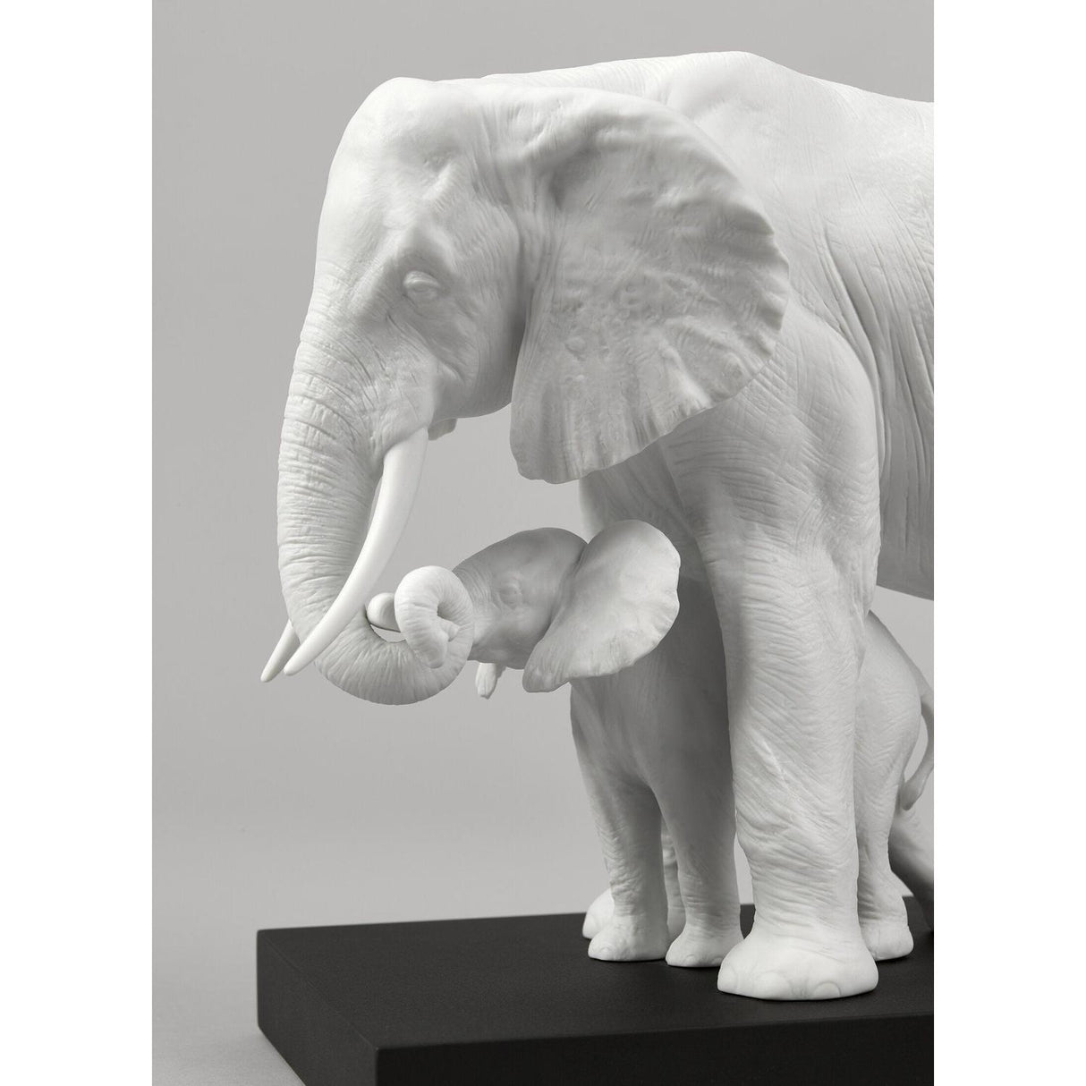 LLADRO' Scultura Elefanti Indicando la Via Bianco 29x36cm Porcellana