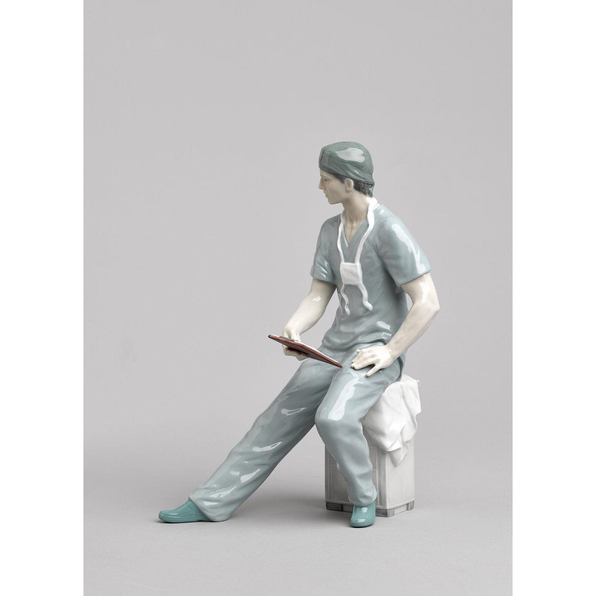 LLADRO' Figurina Chirurgo 33x20cm Porcellana