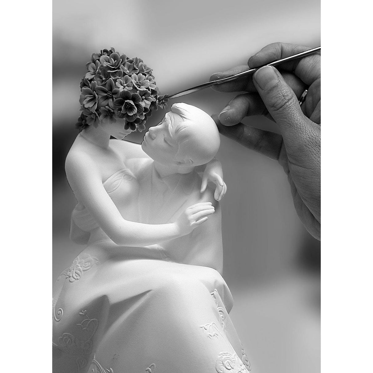 LLADRO' Scultura Amore II Fiori 27x17cm Porcellana