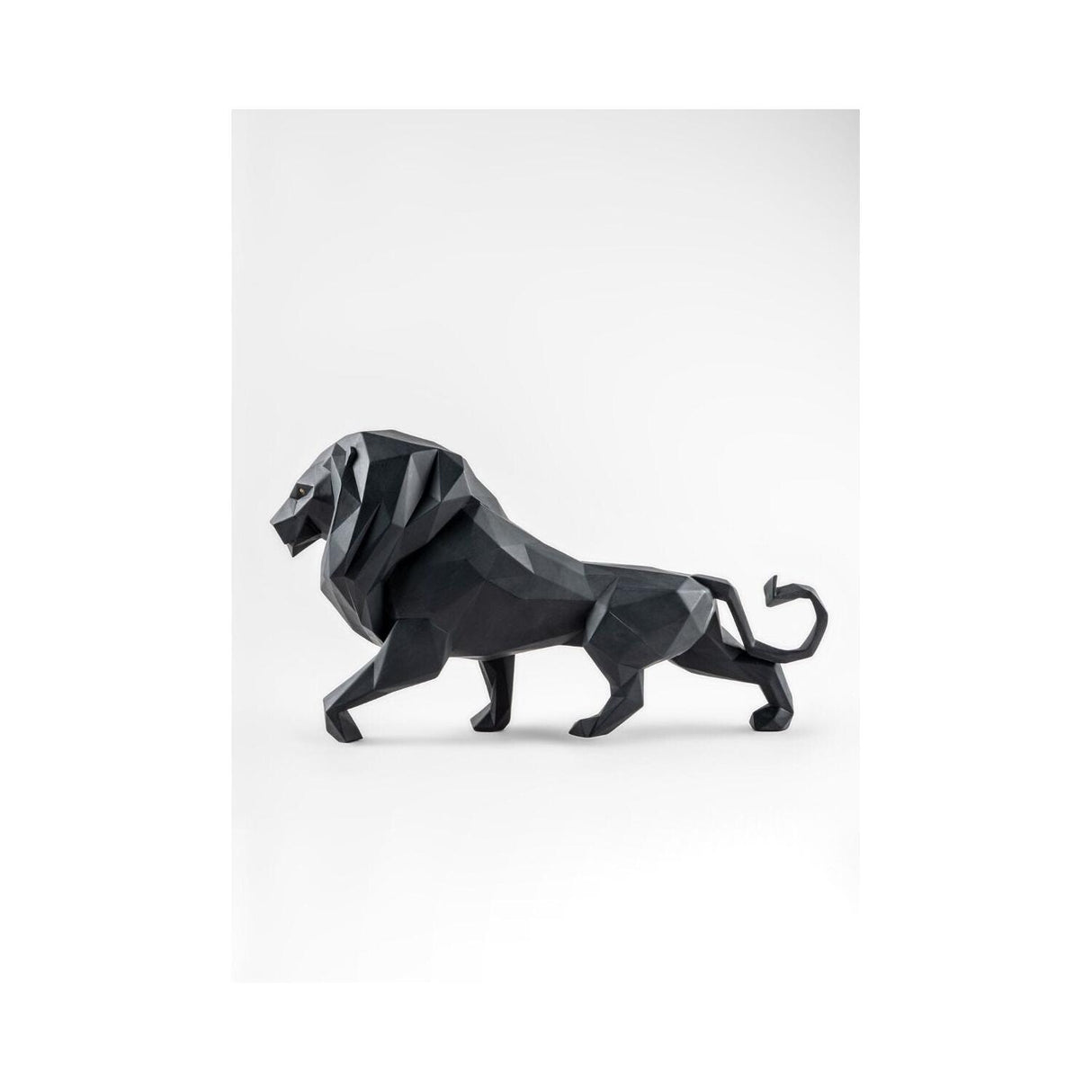 LLADRO' Scultura Leone Nero Opaco 25x48cm Porcellana