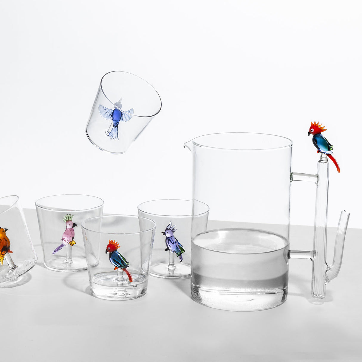 ICHENDORF Talking Trees Brocca con Cacatua Rosso e Blu 1,5L Vetro Borosilicato