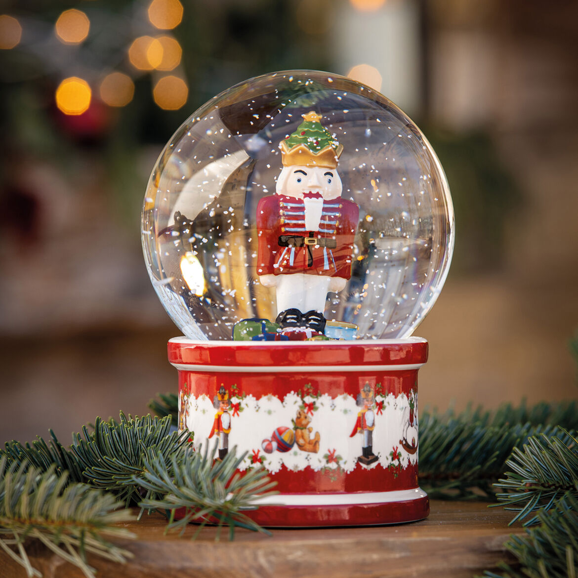 VILLEROY & BOCH Christmas Toys Palla di Neve con Soldatino 17cm Decorazione di Natale