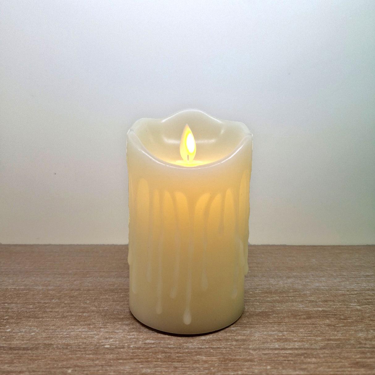 Candela artificiale LED Timstor in plastica effetto realistico 12,5 cm