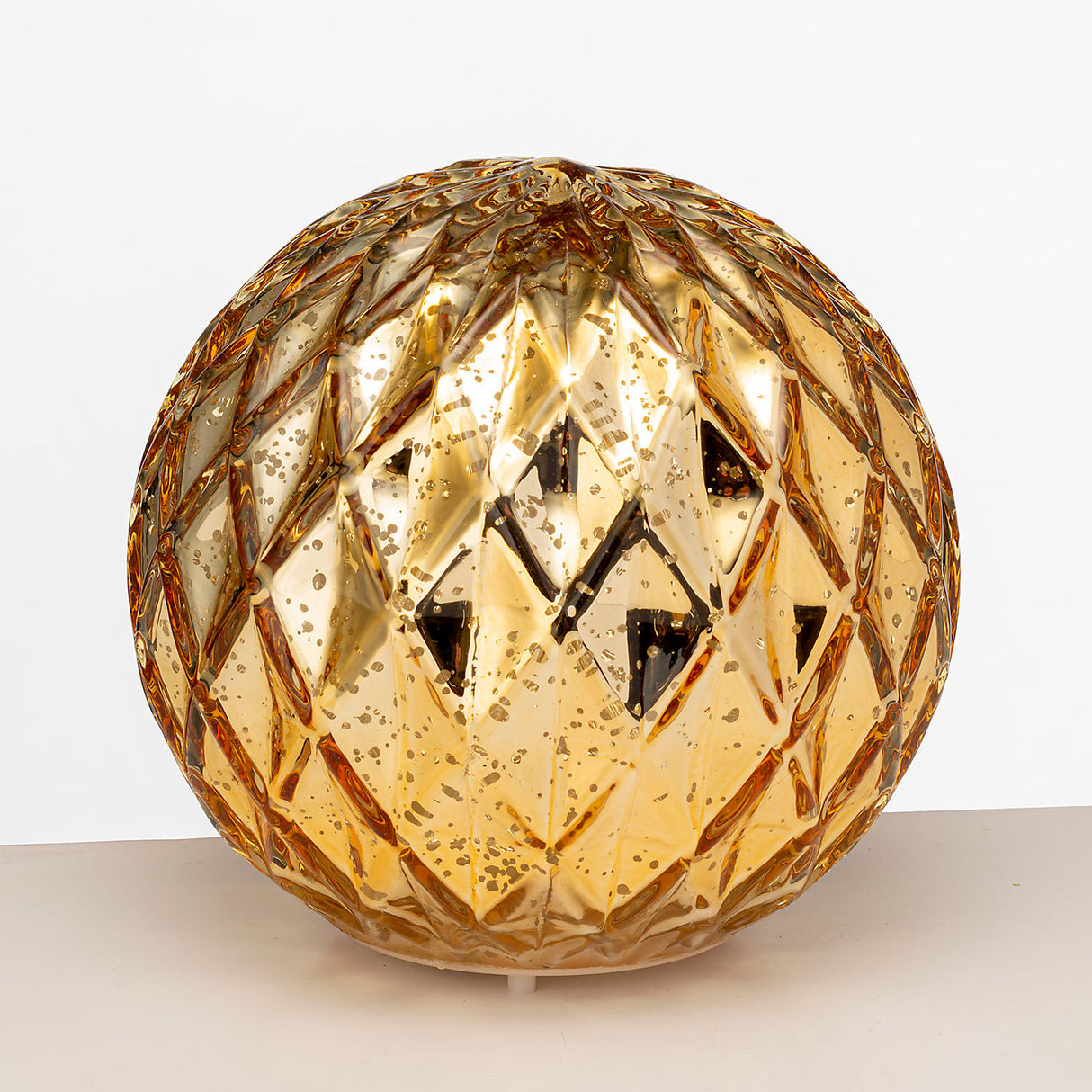 Sfera natalizia Noel in vetro oro con decoro a rombi e luci LED 14 cm