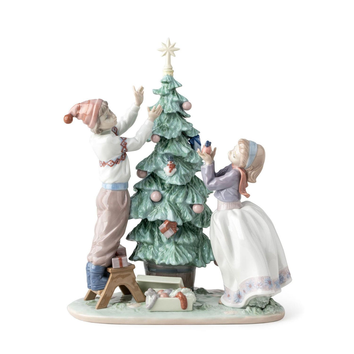 Albero di Natale Lladrò in porcellana lucida con decori pastello 32x28 cm
