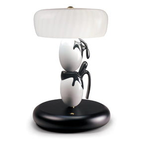 Lampada da tavolo Hairstyle Lladrò in porcellana con schermo in vetro 38x31 cm