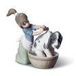 Statuetta Il Bagno Del Cane Lladrò in porcellana lucida 12x14 cm
