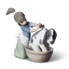 Statuetta Il Bagno Del Cane Lladrò in porcellana lucida 12x14 cm