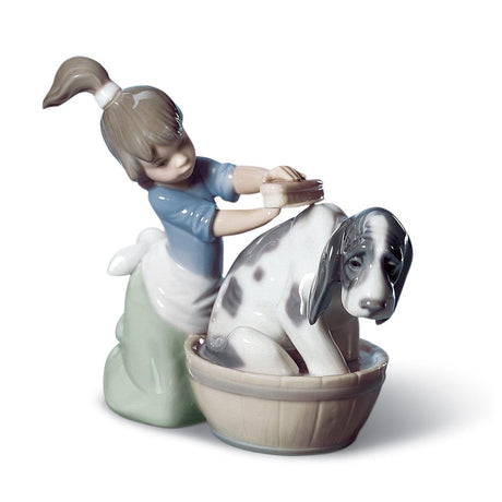 Statuetta Il Bagno Del Cane Lladrò in porcellana lucida 12x14 cm