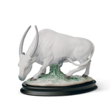 Statuetta Il Bue Lladrò in porcellana con base in legno 17x21 cm