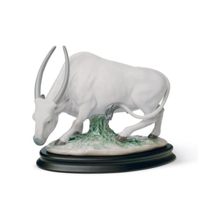 Statuetta Il Bue Lladrò in porcellana con base in legno 17x21 cm