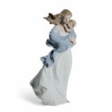 Statuina Tenero Abbraccio Lladrò in porcellana con madre e figlio 36 cm
