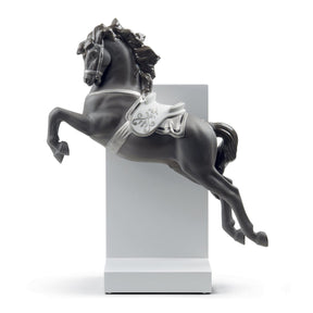 Scultura Cavallo Pirouette Lladrò in porcellana bianco e nero 34x30 cm