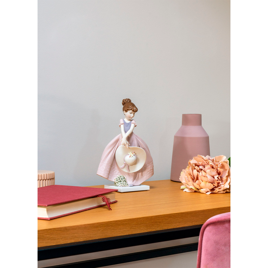 LLADRO' - Statua Scultura Figura Pamela al vento 01009533