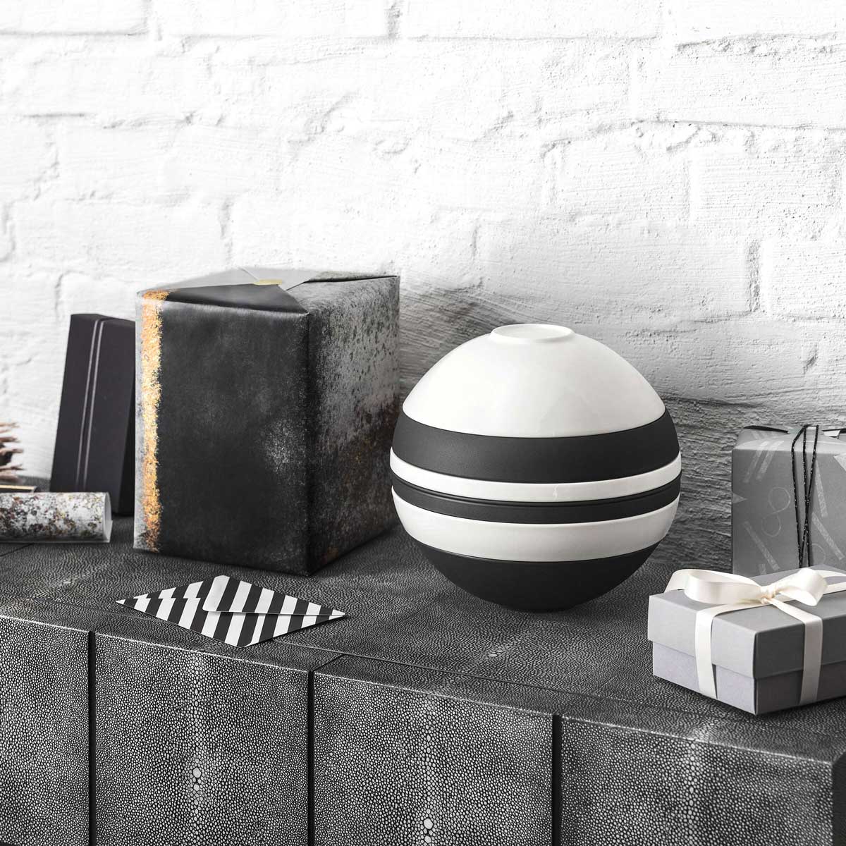 VILLEROY &amp; BOCH Iconic La Boule Table Service Porcelain Plates Black White