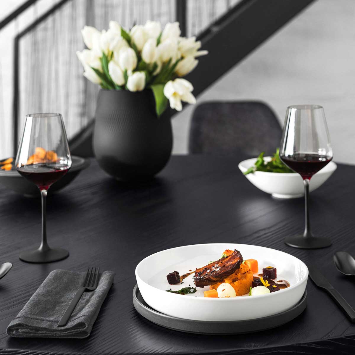 VILLEROY &amp; BOCH Iconic La Boule Table Service Porcelain Plates Black White