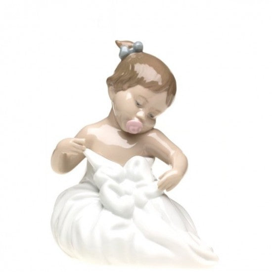 Statuina Bambina Eccomi Qua NAO in porcellana decorata 16x13 cm