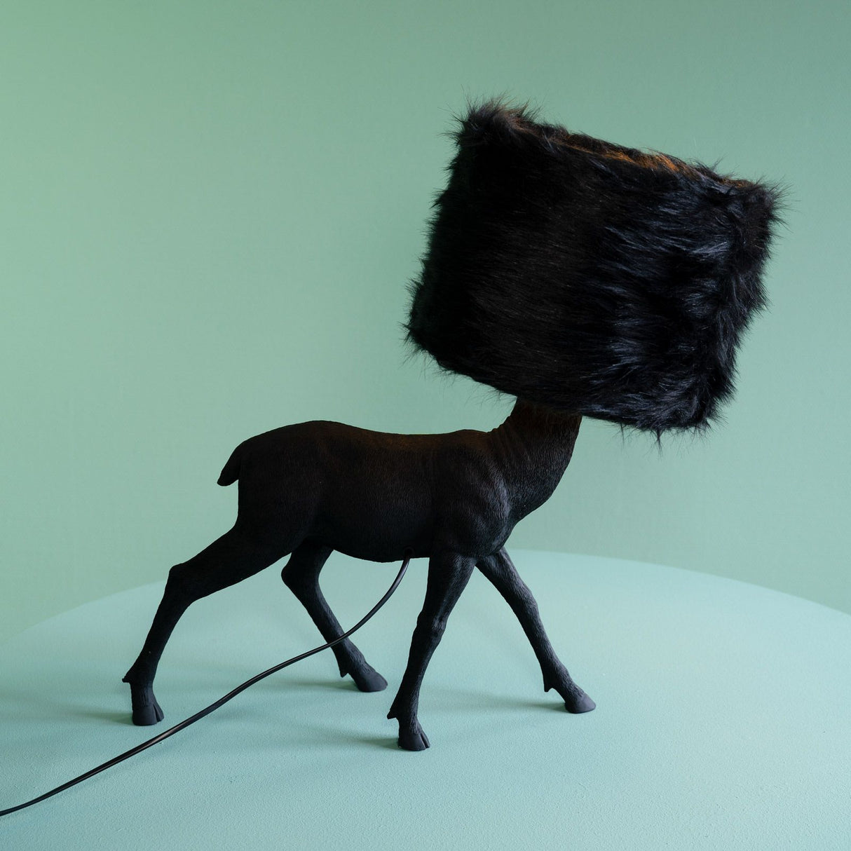 Lampada da tavolo Hirsch Werns in poliresina 61x26x55 cm