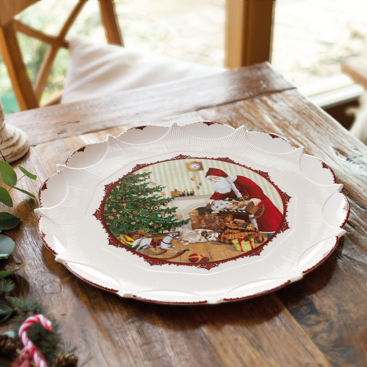 VILLEROY &amp; BOCH Toy's Fantasy Santa Claus Cake Plate 42cm Christmas Table