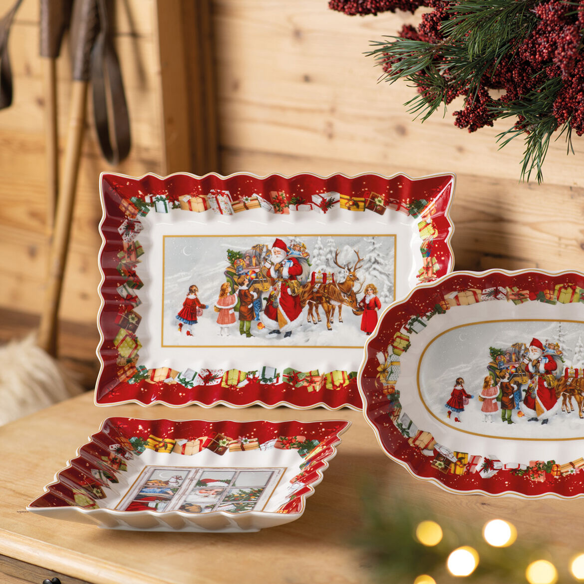 VILLEROY &amp; BOCH Toy's Fantasy Oval Santa Claus Bowl 29cm Christmas Table