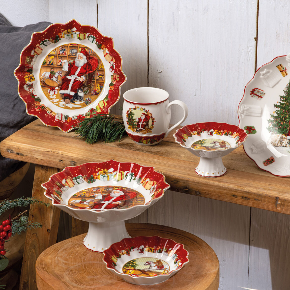 VILLEROY &amp; BOCH Toy's Fantasy Bowl with Foot 24cm Christmas Table Christmas