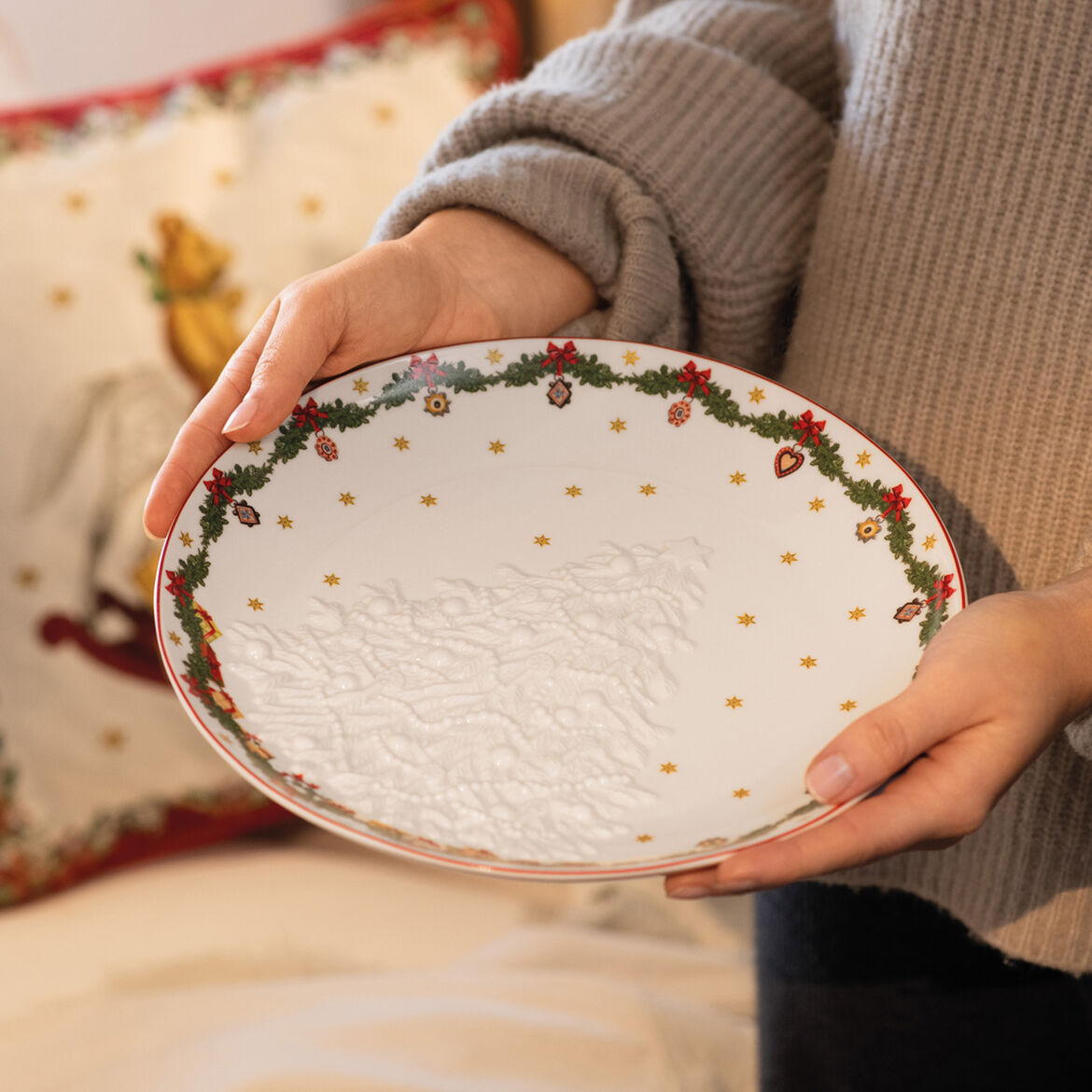 VILLEROY &amp; BOCH Toy's Fantasy Tree Relief Bowl 26cm Christmas Table