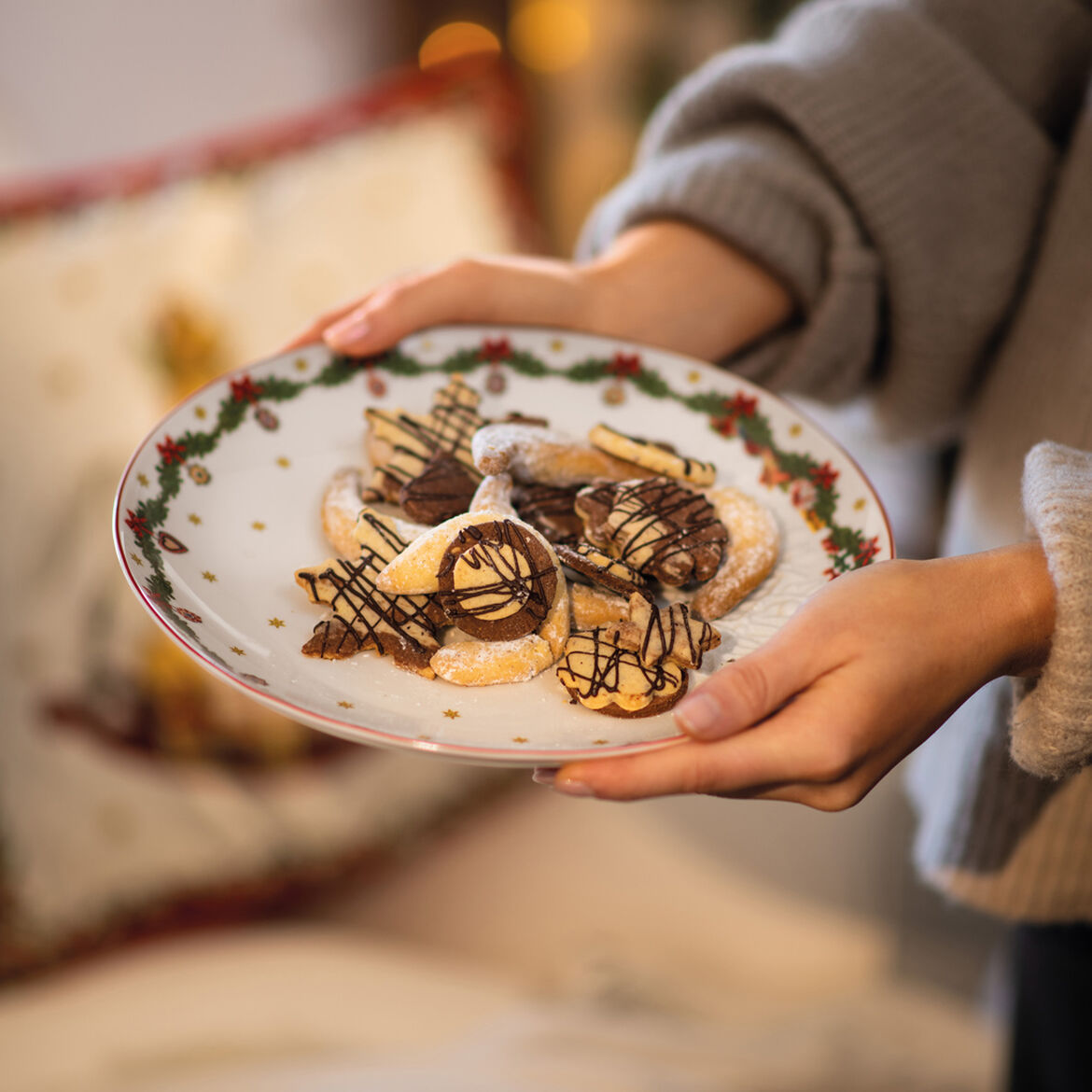 VILLEROY &amp; BOCH Toy's Fantasy Tree Relief Bowl 26cm Christmas Table