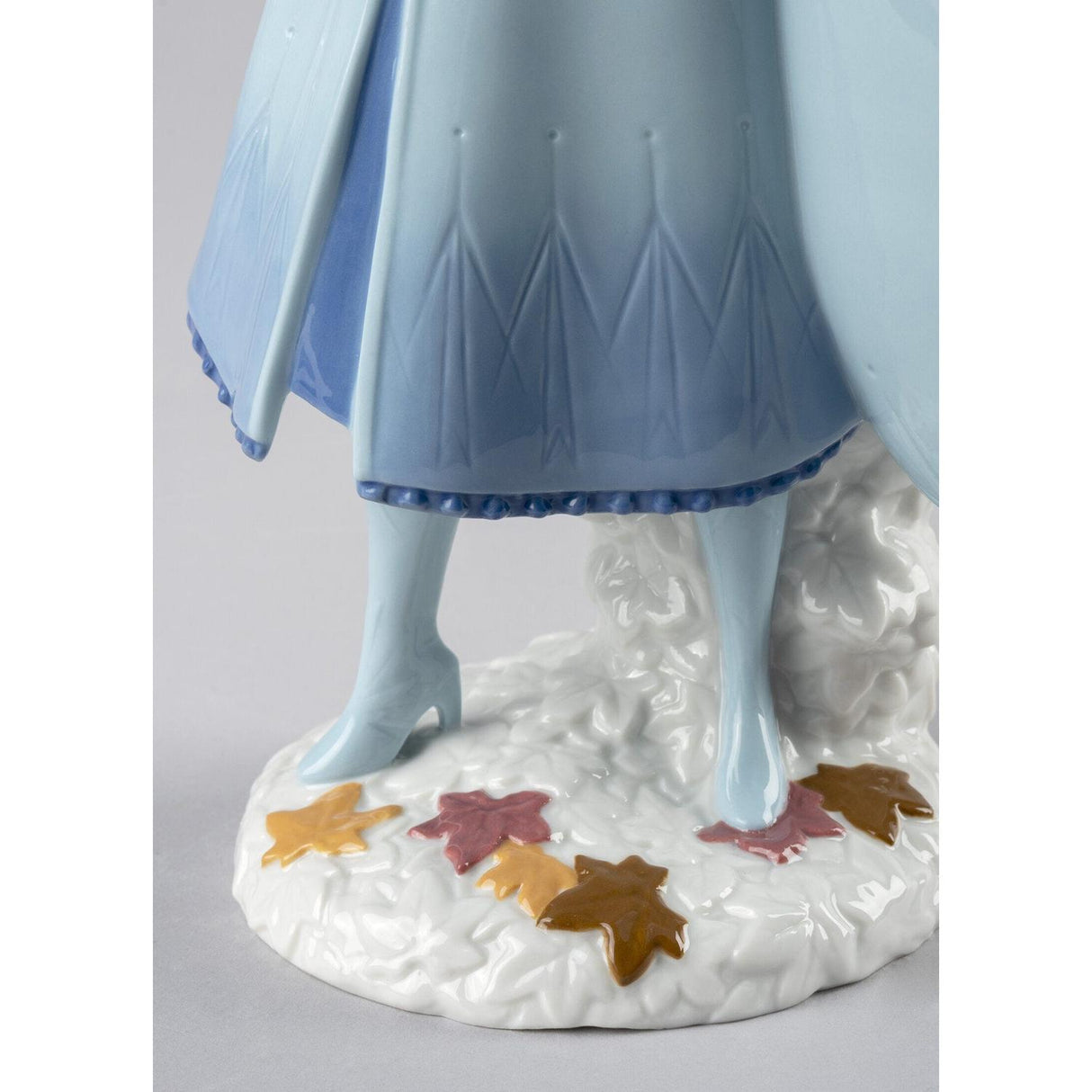 LLADRO' Figurina Elsa 29x11cm Porcellana