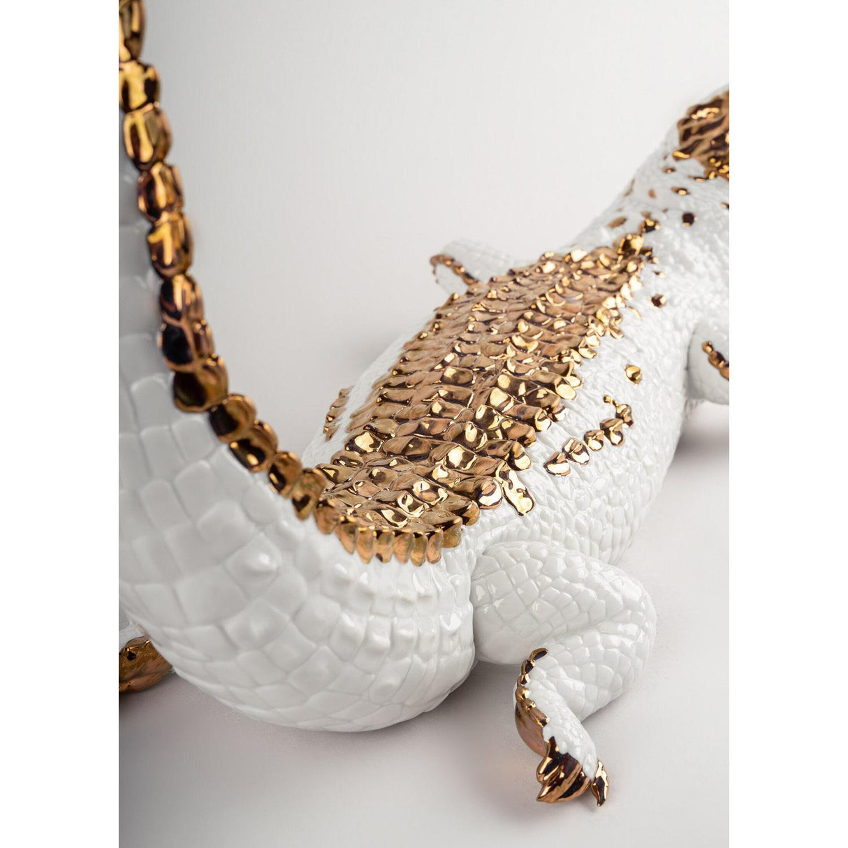 LLADRO' Scultura Coccodrillo Bianco Rame 39x68cm Porcellana