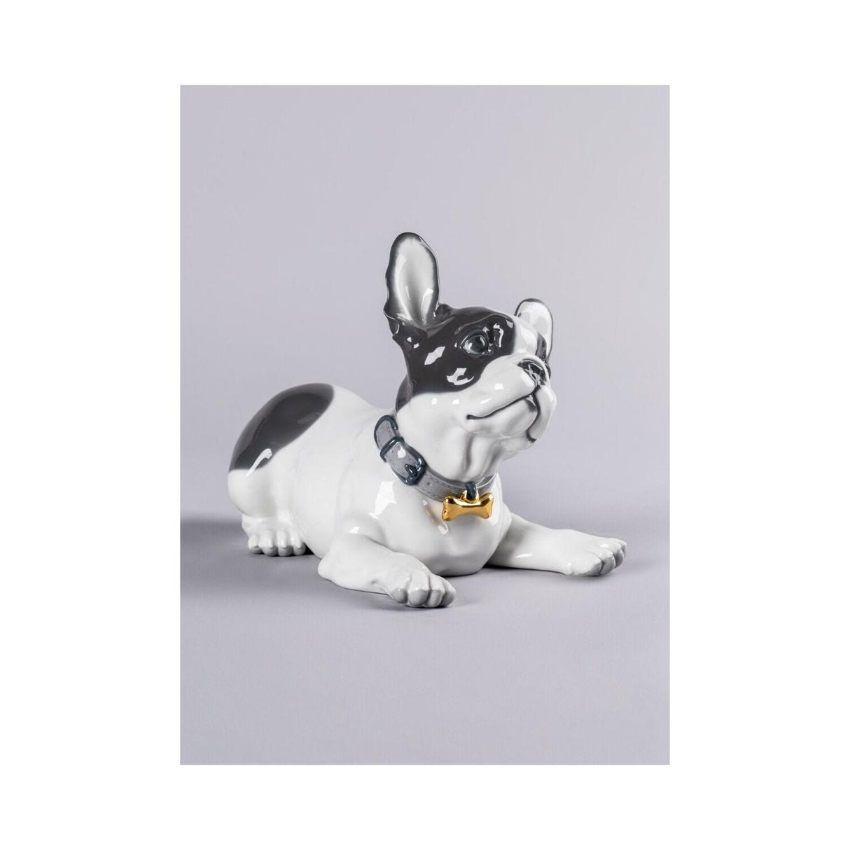 LLADRO' Bulldog Francese con Macarons 24x29cm Porcellana