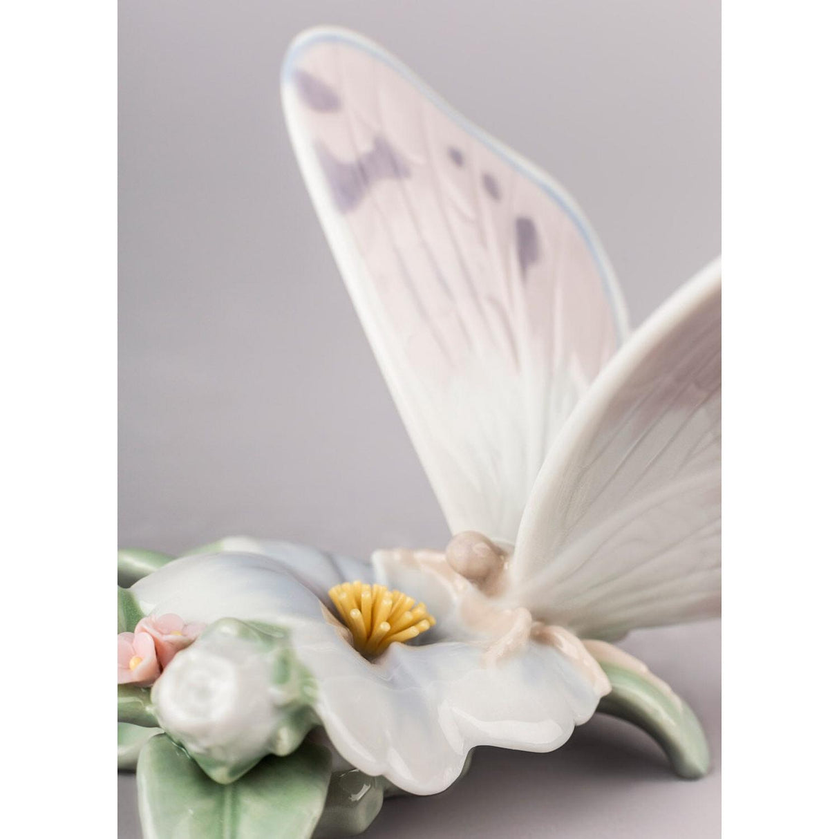 LLADRO' Figurina Farfalla D'Aprile 8x11cm Porcellana