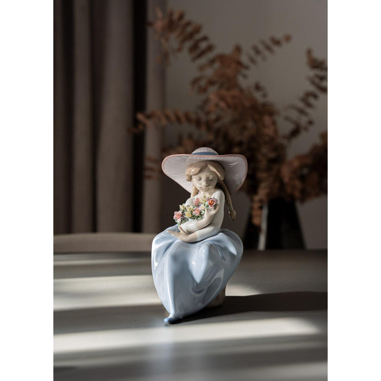 LLADRO' Figurina Bimba con Fiori 20x16cm Porcellana