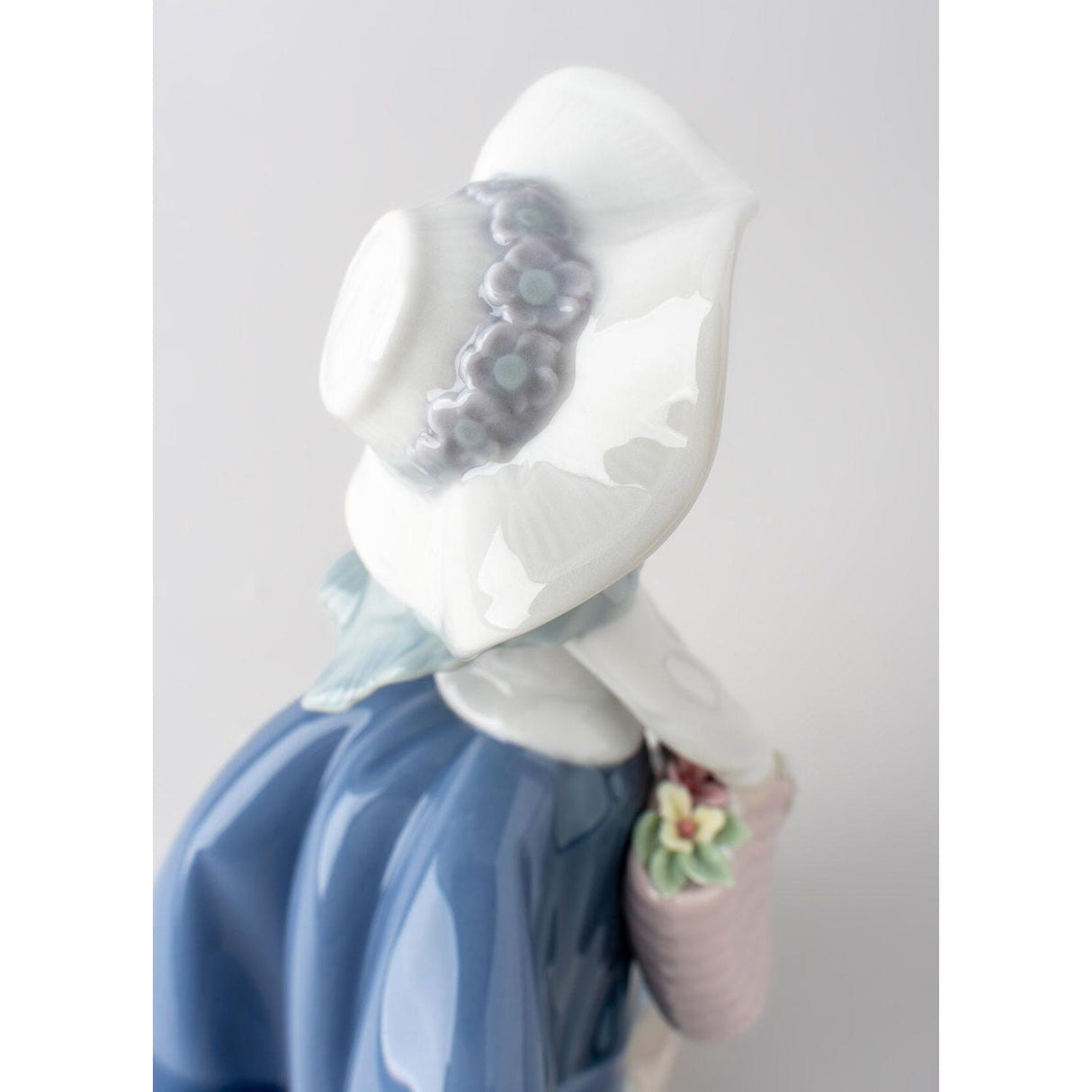 LLADRO' Figurina Ragazza con Borsa 18x10cm Porcellana