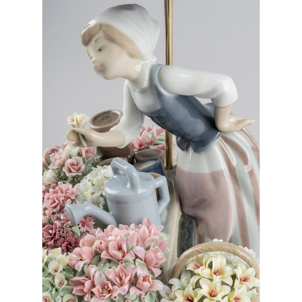 LLADRO' Scultura Donna Fioraia 30x27cm Porcellana