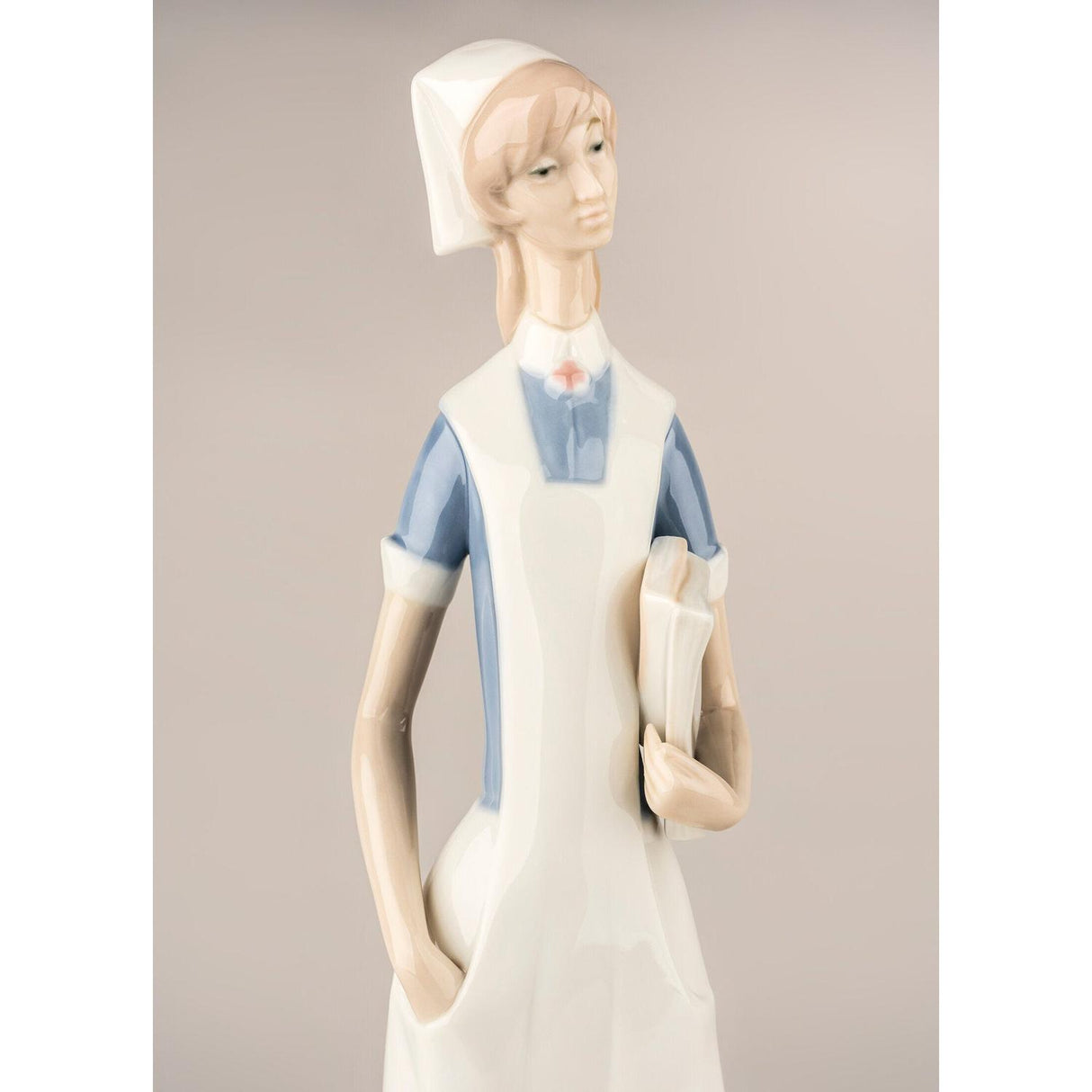 LLADRO' Figurina Infermiera 36x10cm Porcellana
