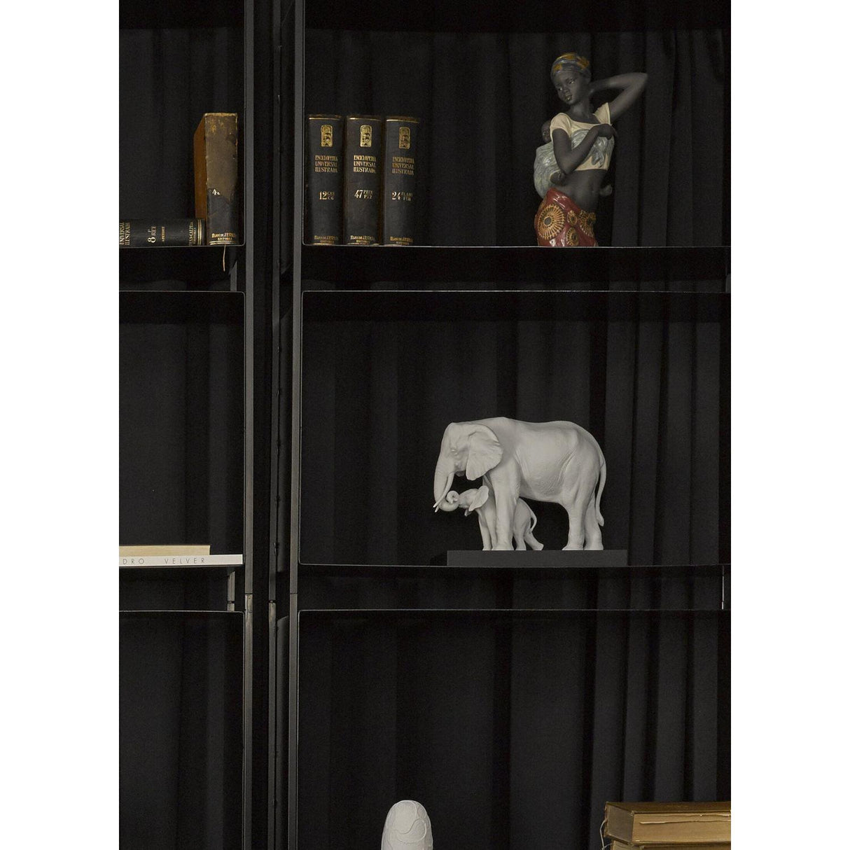 LLADRO' Scultura Elefanti Indicando la Via Bianco 29x36cm Porcellana