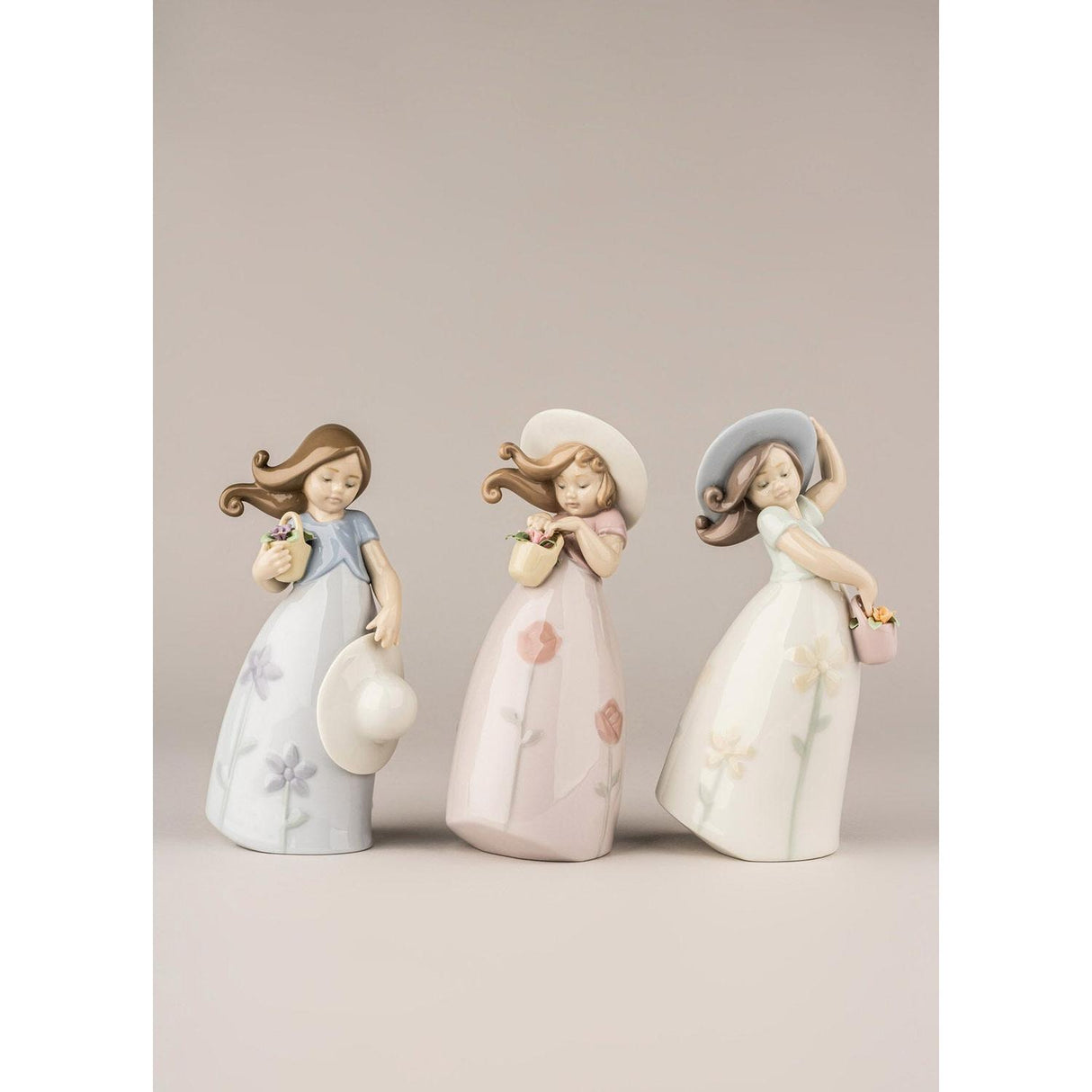 LLADRO' Figurina Bimba Piccola Viola 17x9cm Porcellana