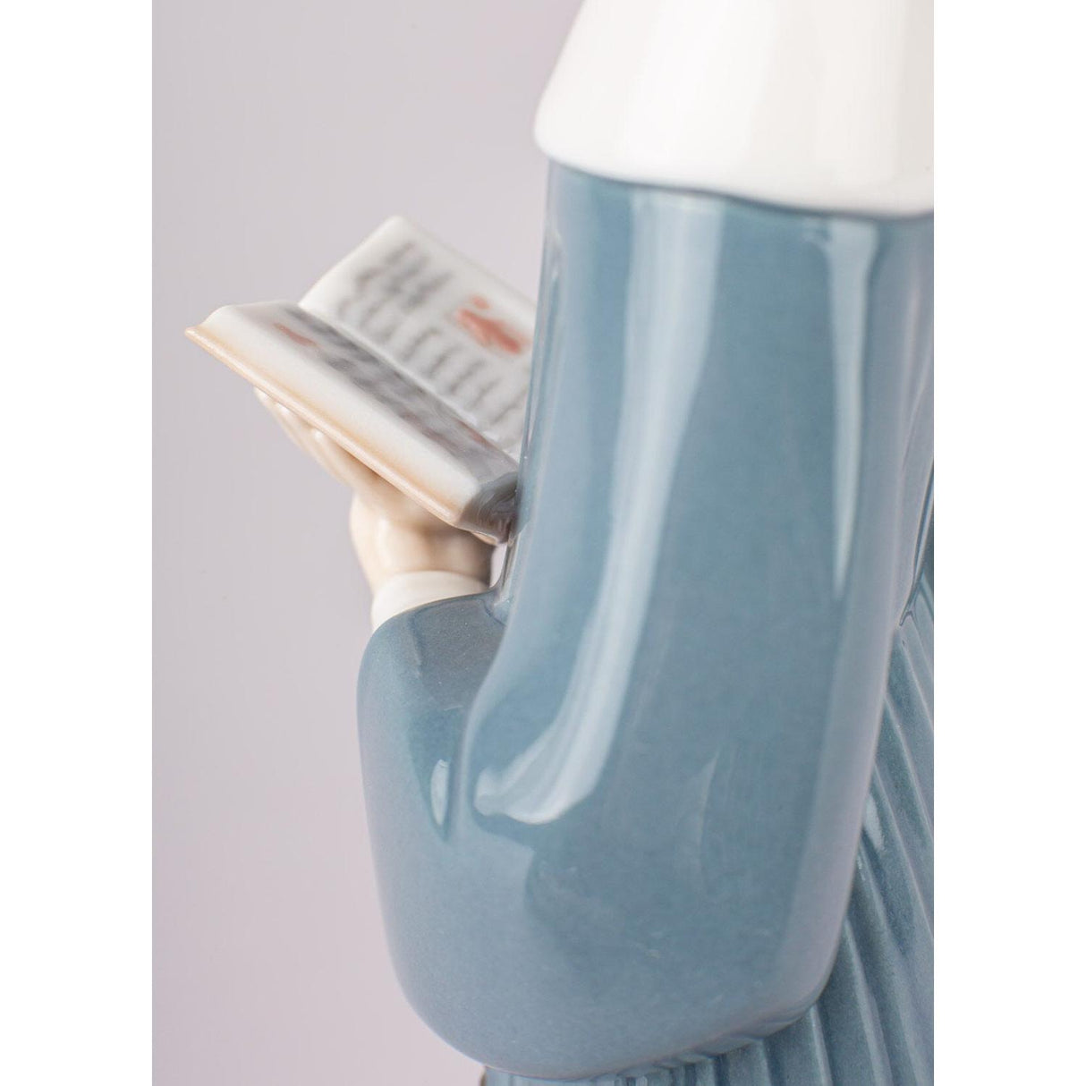 LLADRO' Figurina Suora Che Legge Azzurra 27x7cm Porcellana