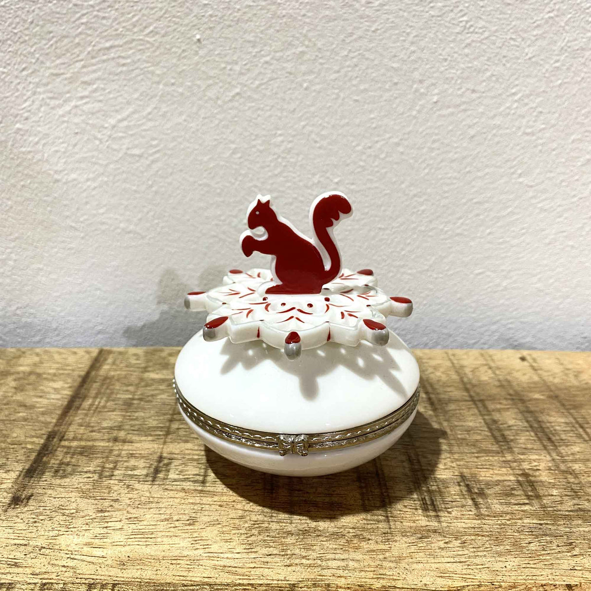 VILLEROY &amp; BOCH Snow Treats Squirrel Decoration Box 8.5cm Christmas