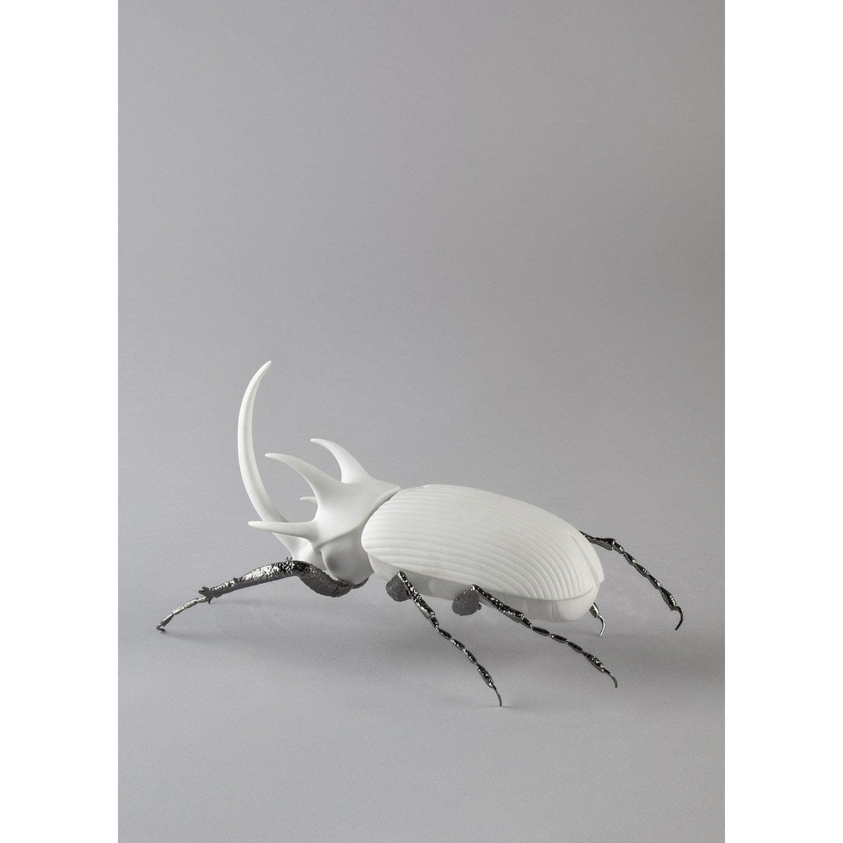 LLADRO' Scarabeo Rinoceronte Bianco Opaco 12x26cm Porcellana