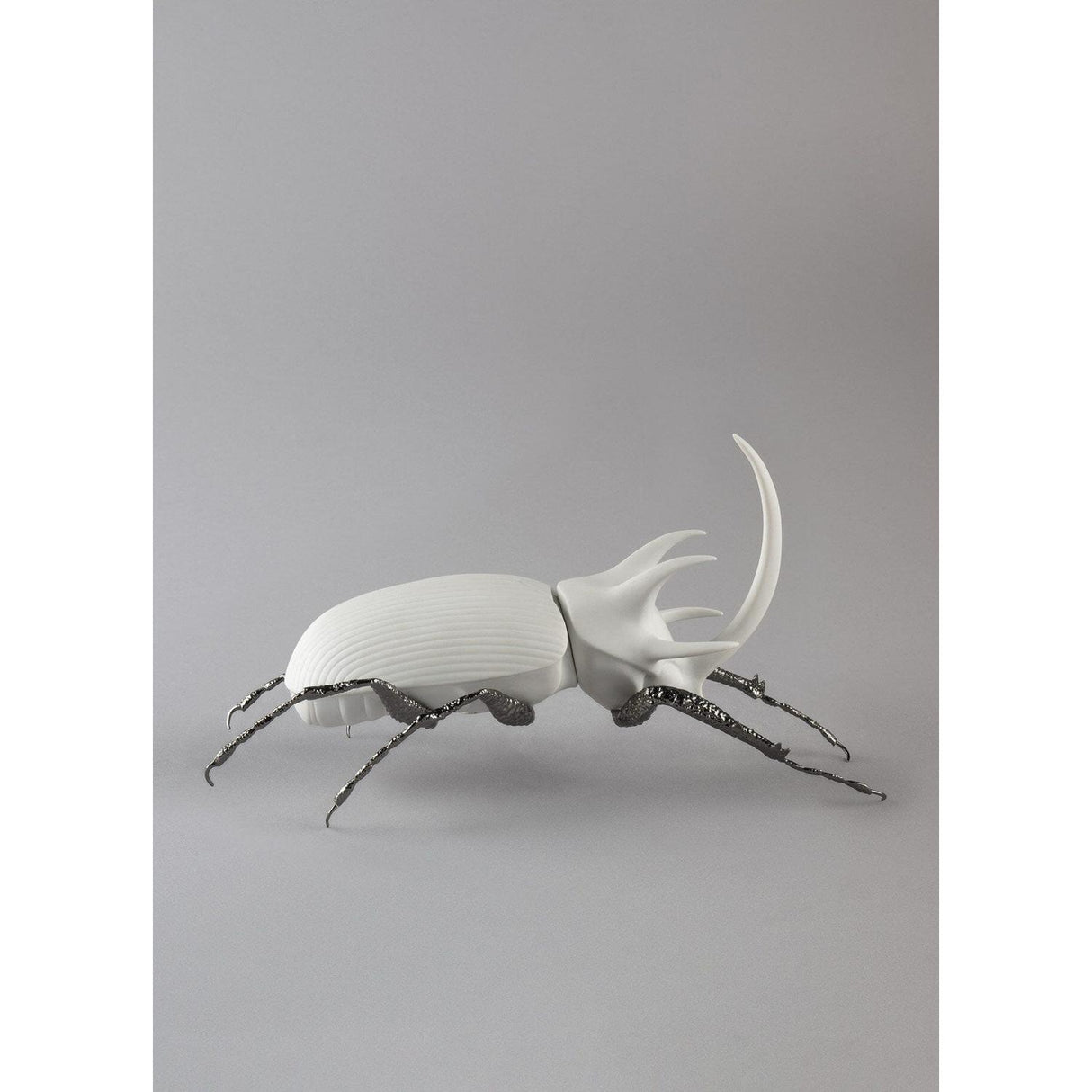 LLADRO' Scarabeo Rinoceronte Bianco Opaco 12x26cm Porcellana