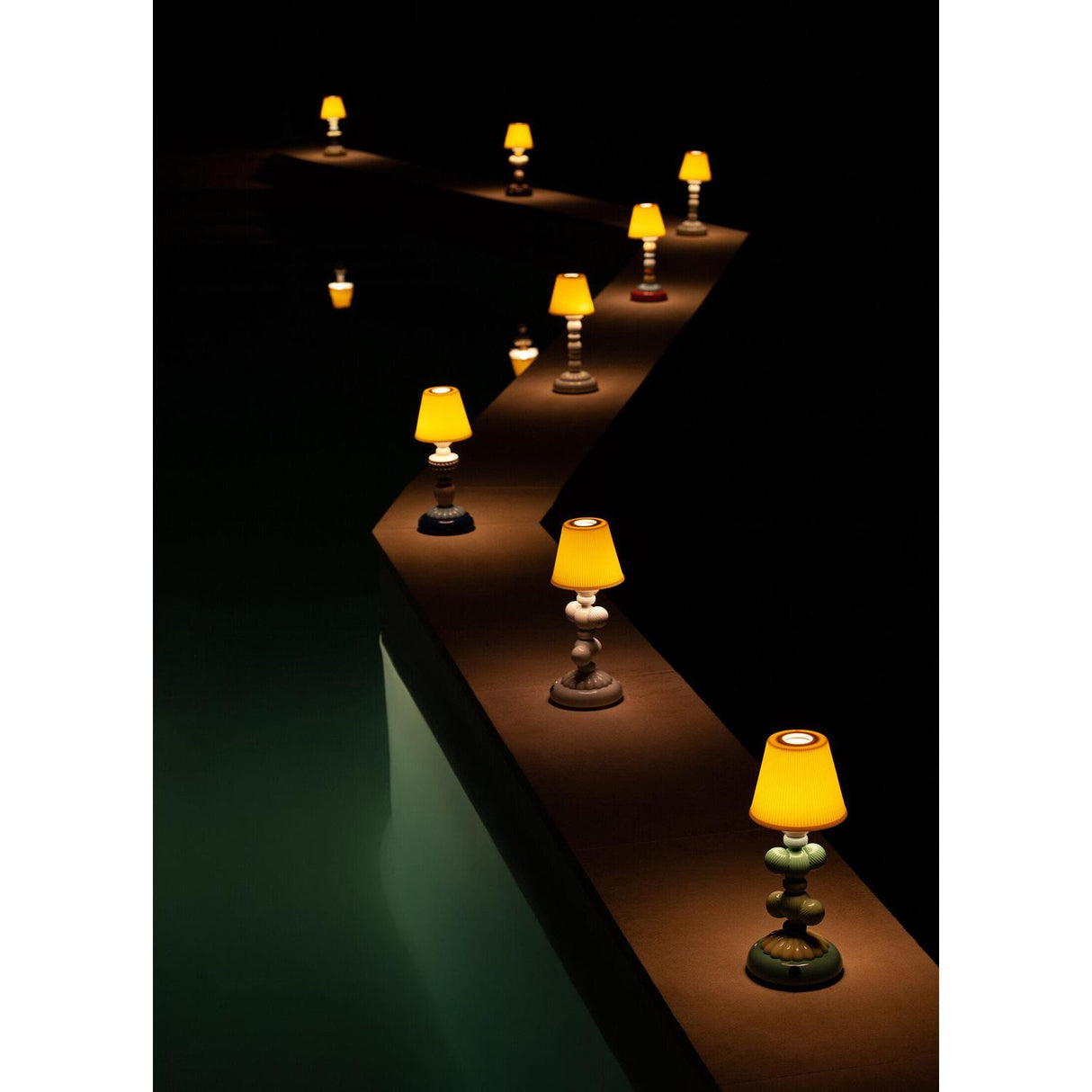 LLADRO' Lampada da Tavolo Firefly Cactus Giallo e Azzurro 30x12cm Porcellana