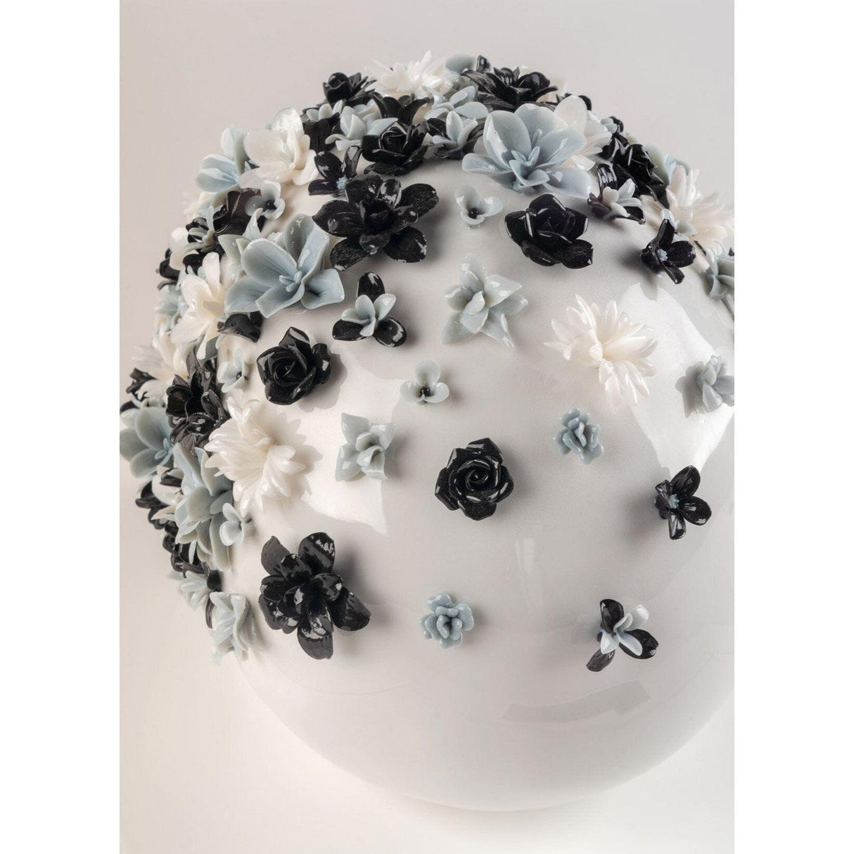 LLADRO' Life Is Flower Bianco e Nero 18x32cm Porcellana