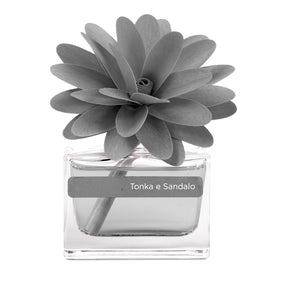 Diffusore a bastoncino Muha' Flower con fiore in legno 30 ml Tonka e Sandalo